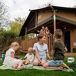 Glamping Tent By De Rhederlaag Luxusní stan Lathum